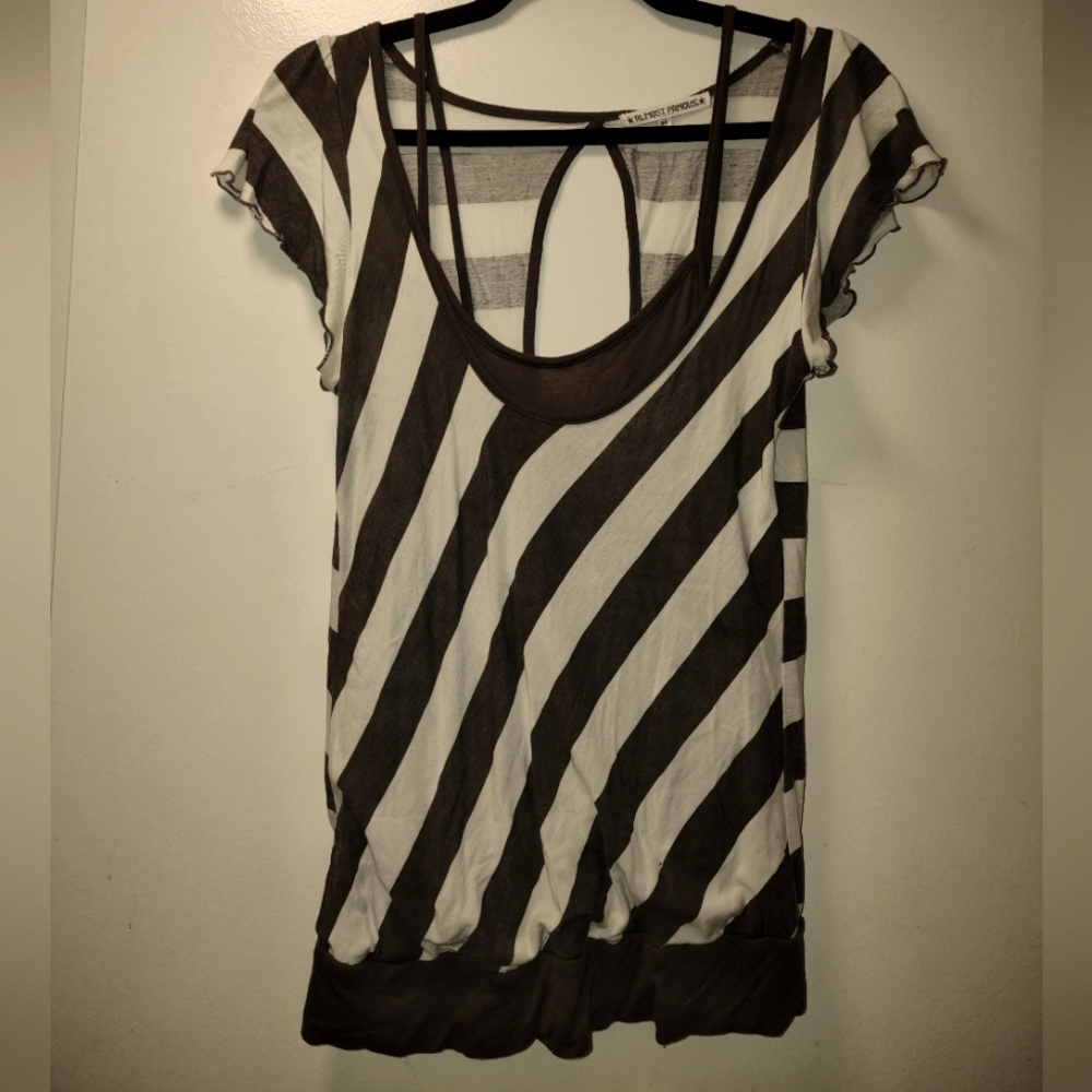 Junior's Almost Famous Short Sleeve Top, Medium